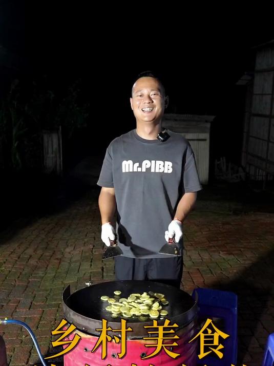 真不是我整的，我一手没伸，才发现铁板鱿鱼，铁板烤串真是嘎嘎香