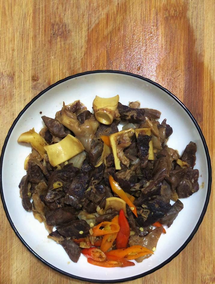 晚饭怎么做简单又好吃,分享一道猪肺炒辣椒