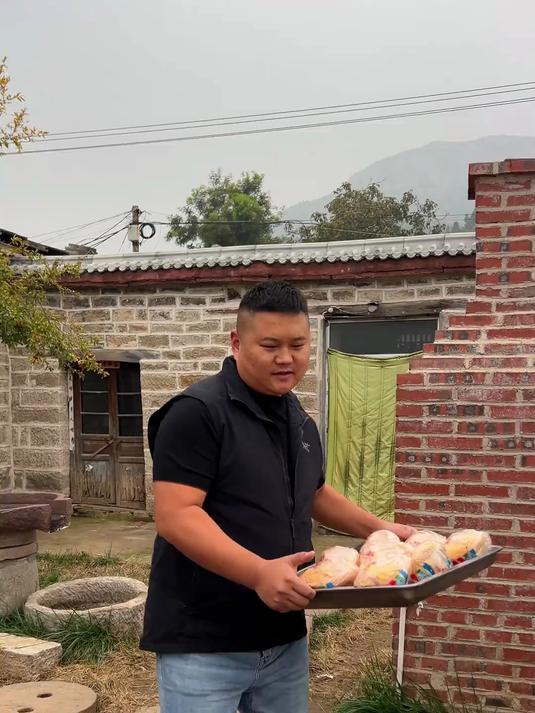 #优质视频激励计划#广式吊烧鸡,一腌二烫三风干,四烤五抹六淋炸,做需要两天,吃只需要三分钟