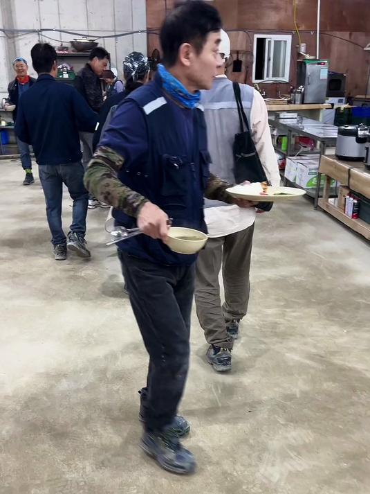 食堂早餐有点辣韩国工地食堂早餐做的麻辣鳕鱼不错