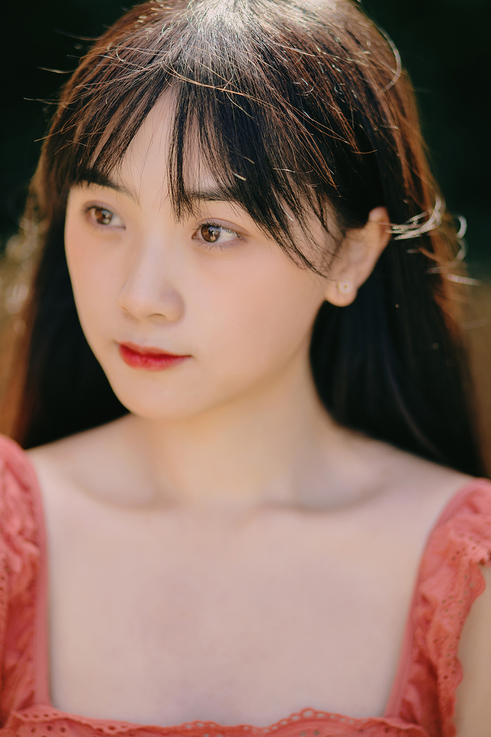 图片[4]-夏日阳光下的女孩-六色网