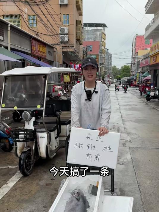 摆摊卖终极大鱼,切鱼秒卖光