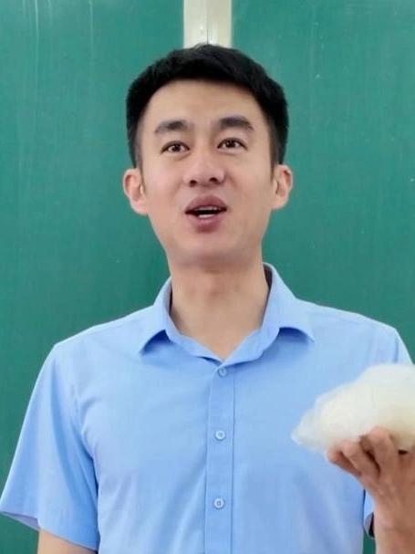 潍坊老师准备包子和蛋糕 为高考学子送上祝福:用青春撞线!