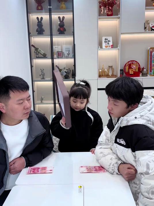 为什么他每次都能赢,我总感觉哪里不对劲。兄妹俩把他爹坑惨了aw