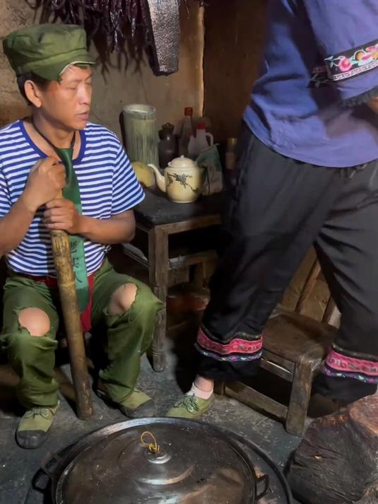 今天老公买来一条甲鱼让我给他做道美食,我琢磨了半天决定给他做道特别的菜,我想给这道菜取一菜