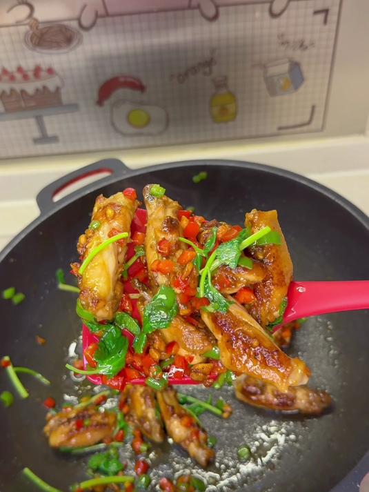 过年一定要学会这个香煎鸡翅,既简单又好吃