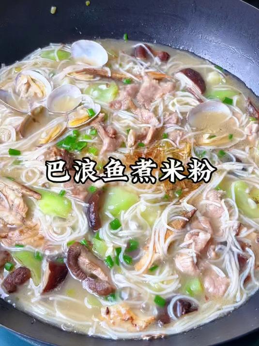 福建特色米粉汤,在家不知道吃什么就煮一锅,汤鲜料足百吃不厌