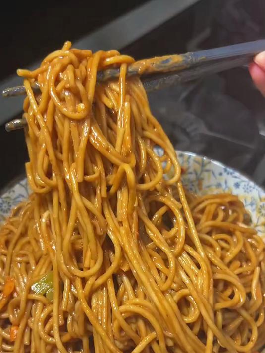 面质劲道酱香浓郁的蔡林记热干面