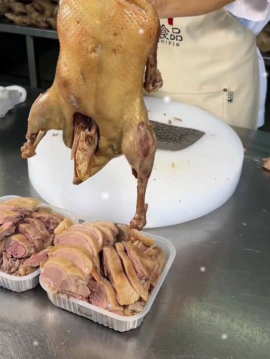平常下酒不知道吃啥的，那就试试这个盐水鸭吧！正宗南京盐水鸭！