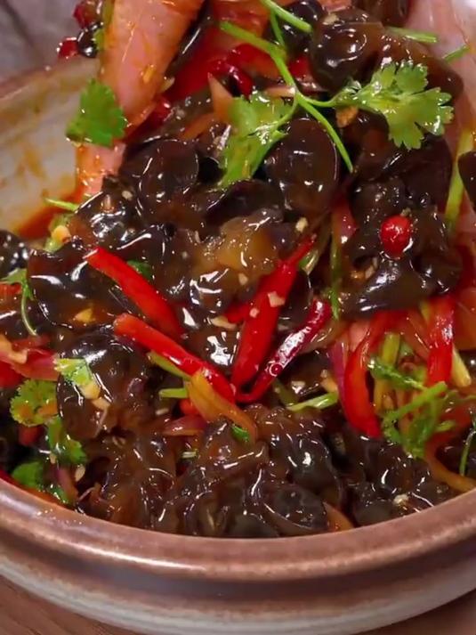 黑木耳!炖鸡汤提鲜,菌香渗进汤里,秋冬喝着超醇厚