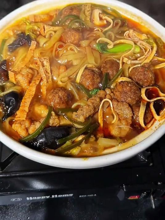 天气又降温了，给家人做一锅热乎乎的砂锅炖菜，做法简单