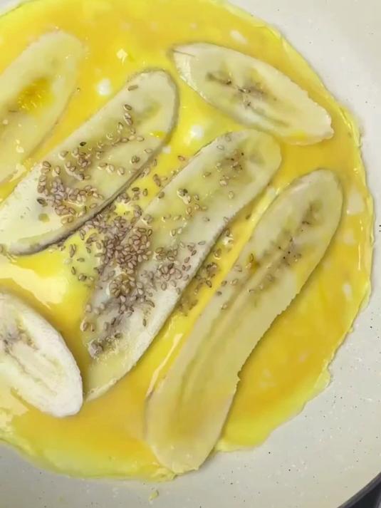 健康无负担早餐，香蕉鸡蛋饼香甜不腻口