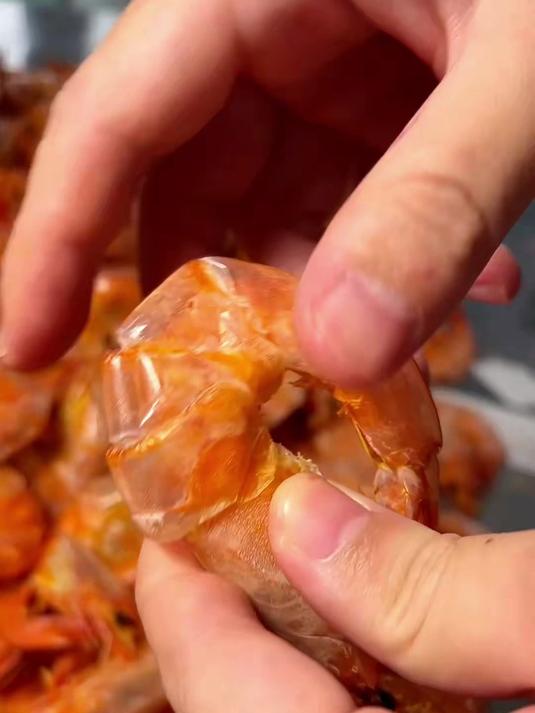 海虾烤干后，肉质紧实不松散