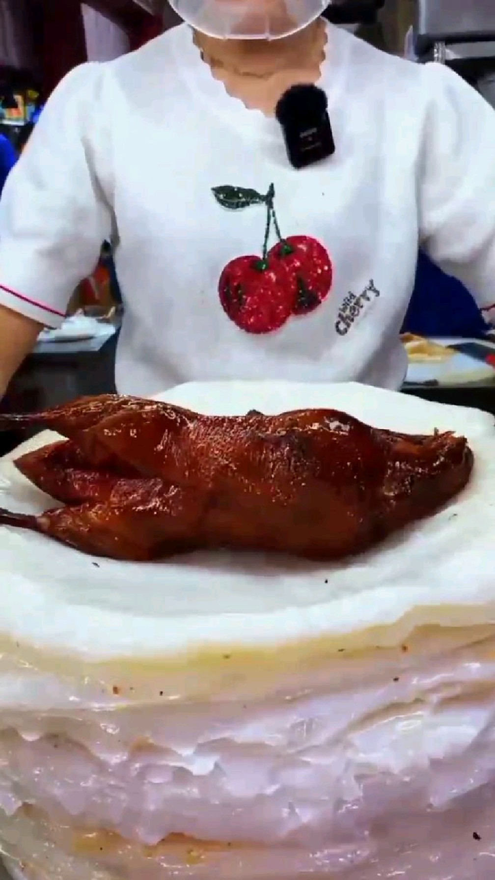 特色美食烤鸭卷面皮