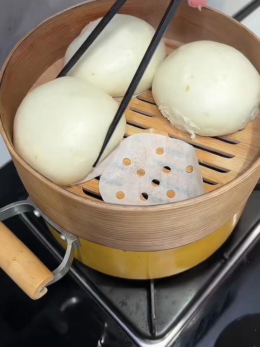 我家蒸包子馒头,都是用这种蒸笼纸,用起来干净卫生,一点不沾!