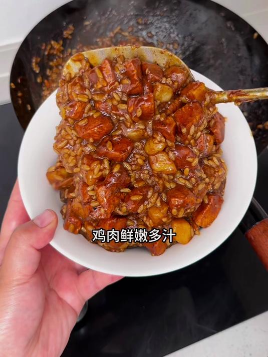 美食教程:黑椒土豆鸡肉饭!酱汁浓郁,拌饭绝了!