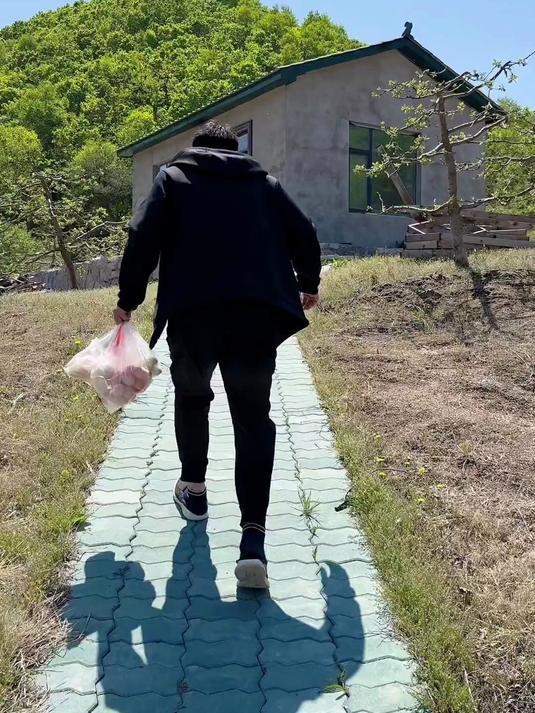 做俩东北家常菜,铁锅炖冰溜子,鸡蛋焖子。这是嘎嘎下饭!#真实生活记录#