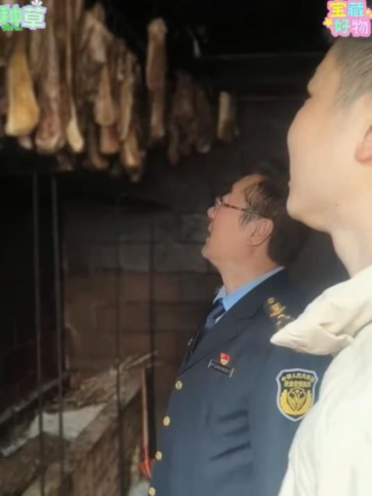 #农家烟熏腊肉##农家腊肉香##腊肉#传统风干腊肉,肉质紧实不柴,炒蒸都香,年味十足