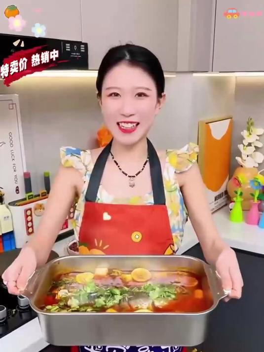 这个不锈钢烤鱼盘,质量特别好,做烤鱼或者当配菜盘都很合适!