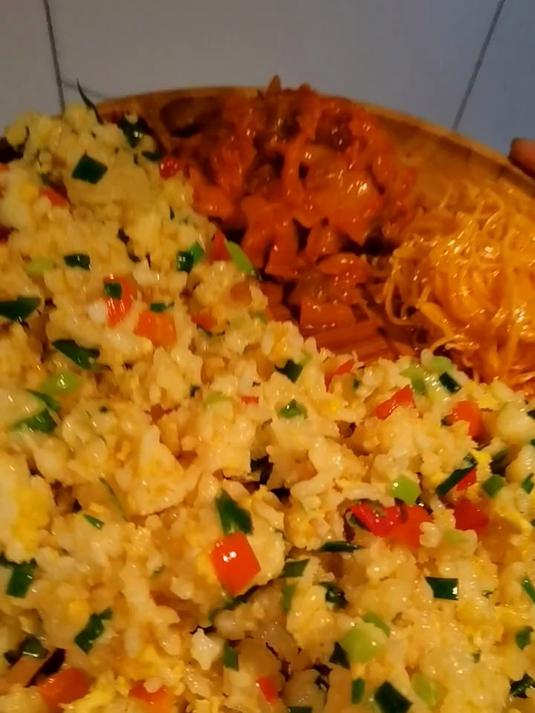 懒人吃法，5分钟，一碗人见人爱的剁椒蛋炒饭