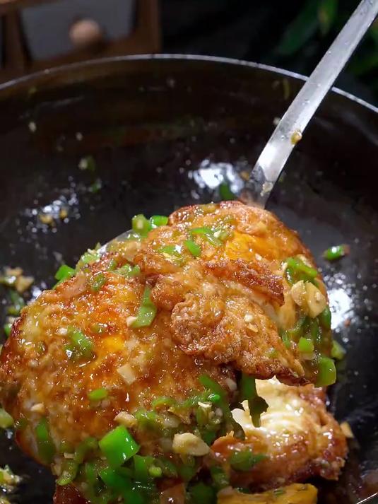 青椒炒荷包蛋香辣鲜香,做法又简单