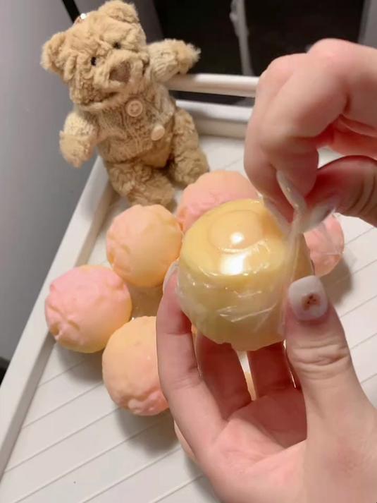 一口奶油小泡芙 好可爱