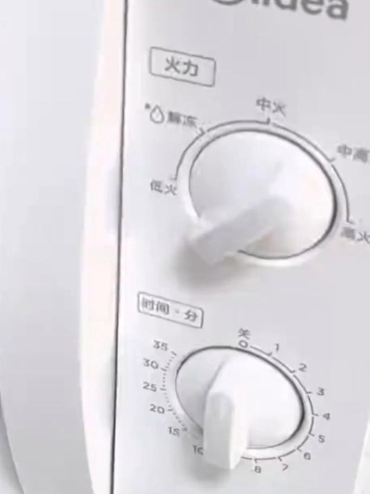 网友用微波炉煮荷包蛋,拿出来后戳开直接炸了