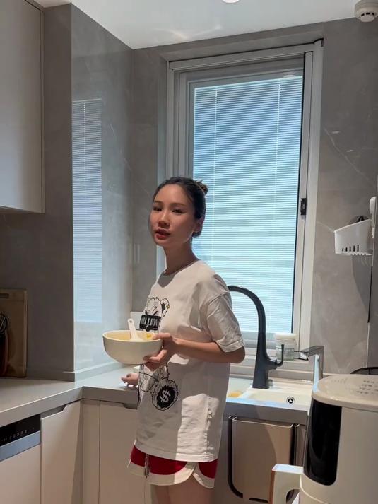 吸盘式水槽过滤网,剩饭剩菜往里倒,拿取不脏手,还能防堵下水道