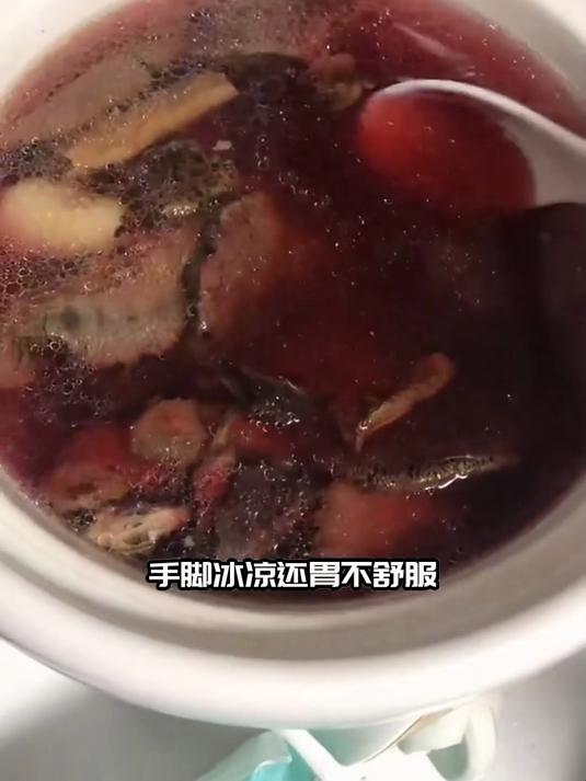 排湿红菇老鸭汤:排出体内湿气,舌苔厚腻大便溏改