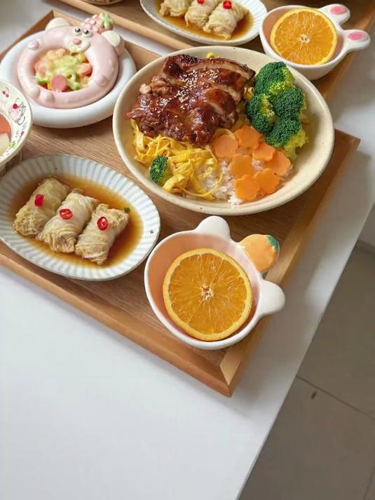 小朋友午餐照烧鸡腿饭+白菜肉卷+卡通披萨