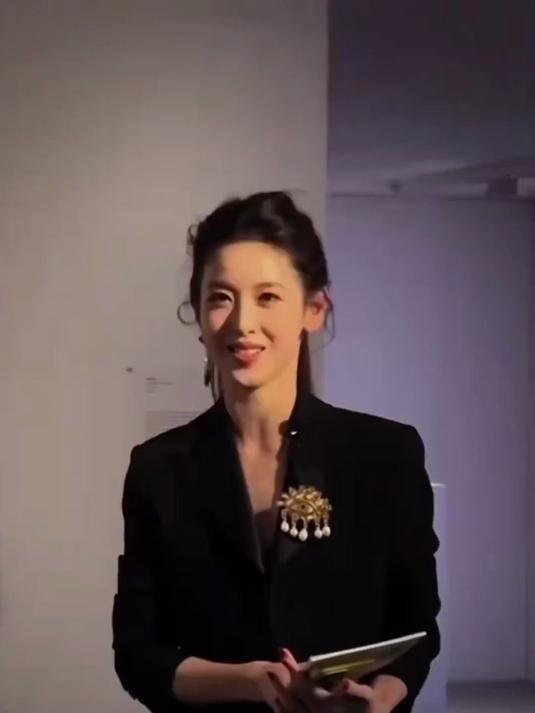 怎么会还有人认为，章泽天是“傻白甜”？