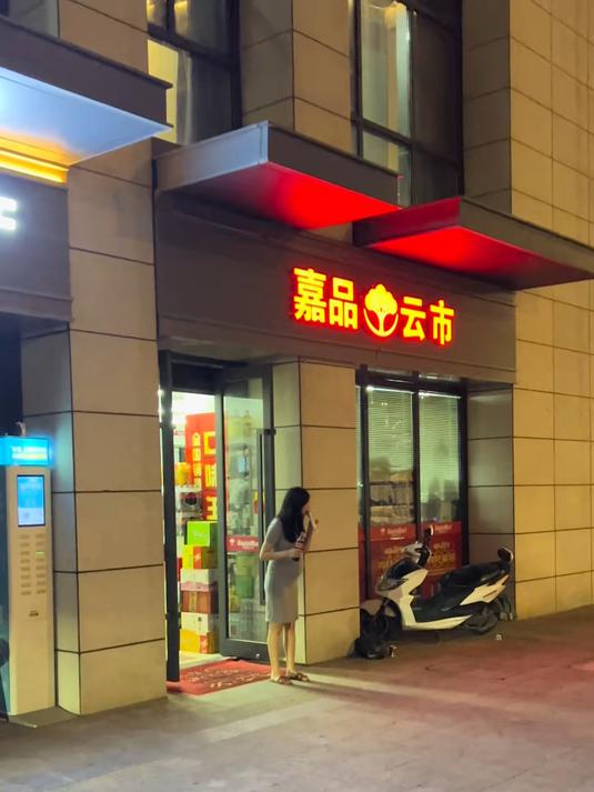 自从小唐怀孕后 就迷恋上了辣条 麻辣烫 臭豆腐