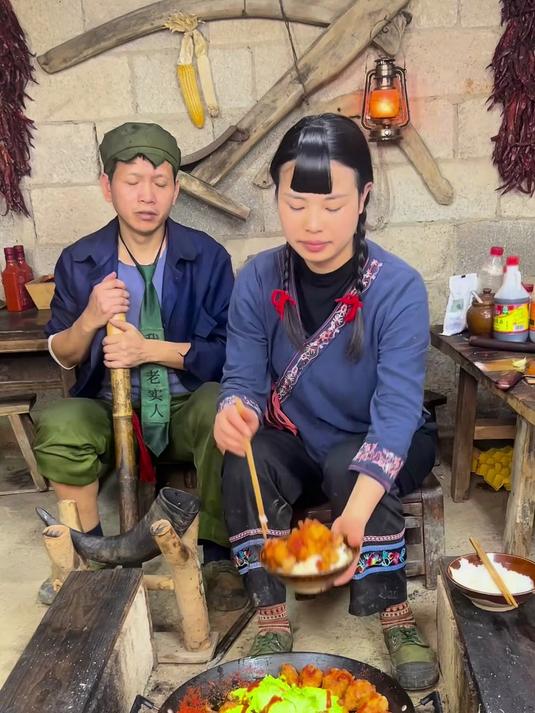 今天给老公做道他很爱吃的炸鸡腿,他说香香脆脆的太好吃了