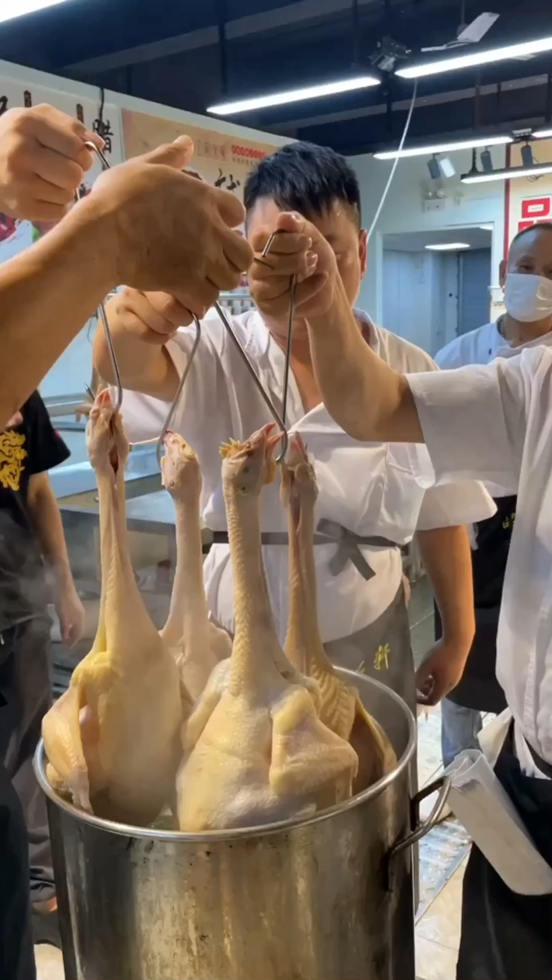 #深圳品轩烧腊培训实体店#广东餐桌上每天必备的菜品广东白切鸡