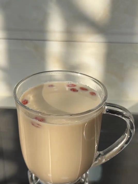 女生一定要学会的姜枣奶茶，暖宫又暖胃