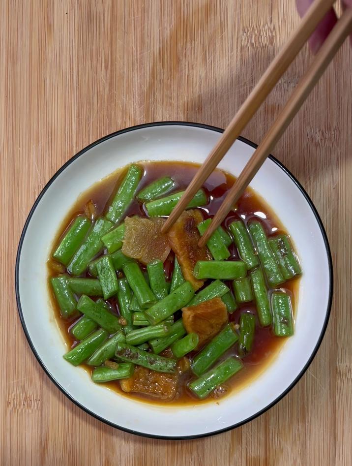 咸肉炒什么菜好吃，像我这样炒四季豆，简单好吃