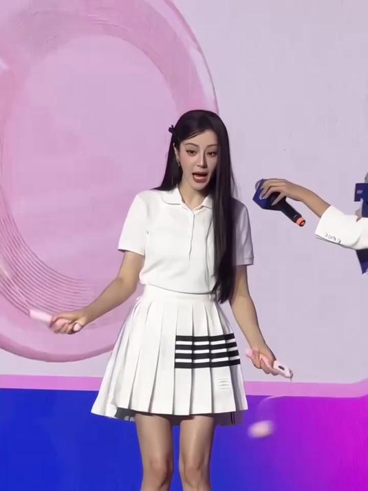 迪丽热巴运动装太美,这是妥妥的小仙女