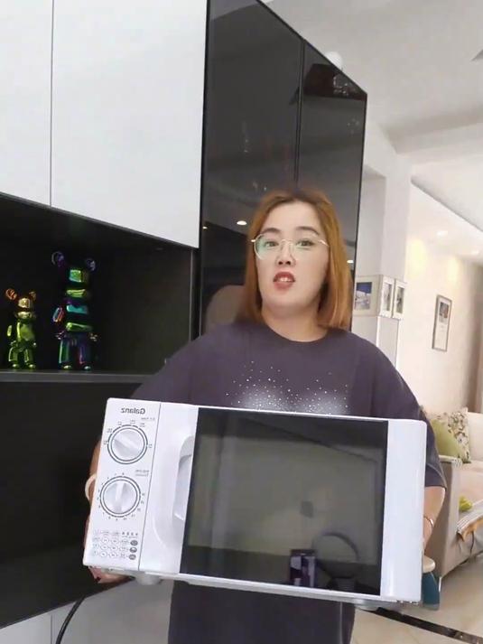 换个大品牌操作简单的微波炉加热饭菜分秒钟老人小孩儿都会用
