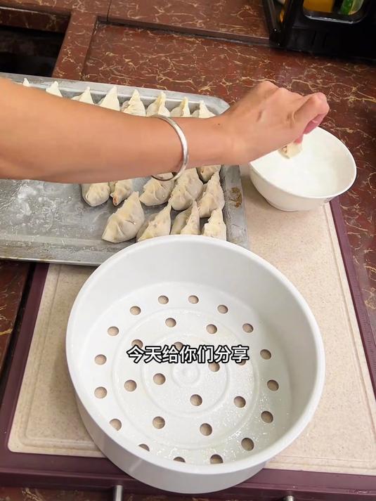 这样蒸出来的冻饺子，跟新鲜包的一样好吃，网友：学到了！