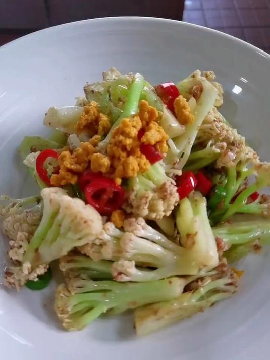 海胆虾酱炒有机花菜……完美