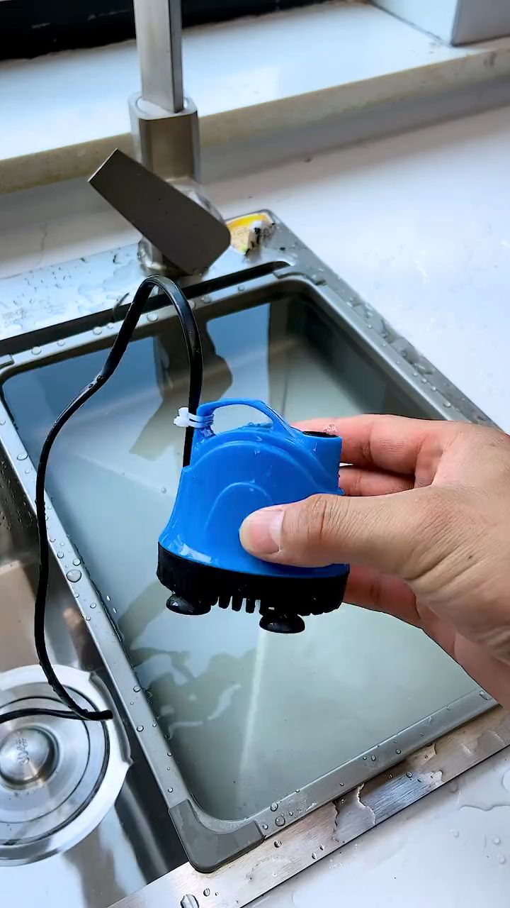 鱼缸抽水换水就用它、也可以作为循环水泵用、小身材大用途