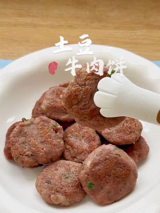 土豆和牛肉饼搭配，这样做出来的牛肉软嫩好吃