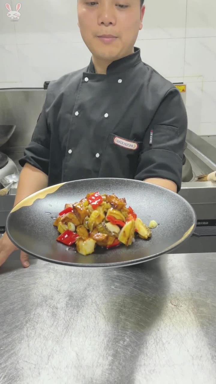 家常菜(四)杏鲍菇炒鲜鲍鱼,这个视频主要呈现鲍鱼粗加工