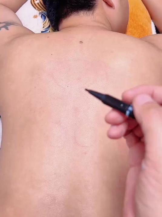 今天给他画头长鼻子大象 感觉有点可爱