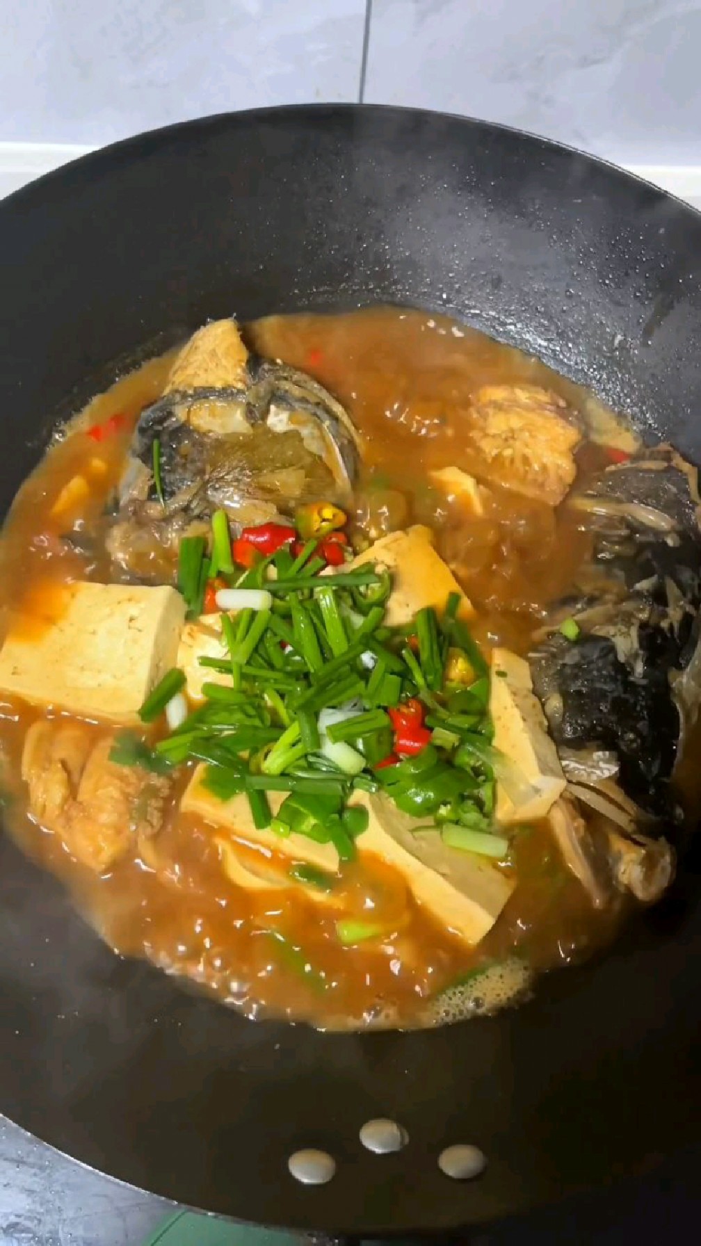 鱼头炖豆腐原来这样做更好吃!