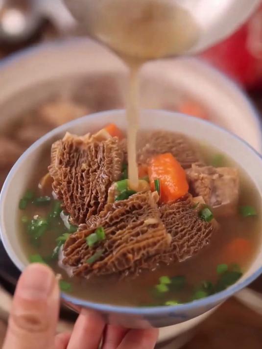 干羊肚菌煮年糕，日常甜点，软糯带脆超好吃