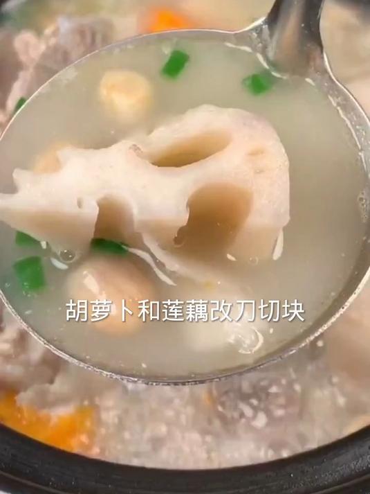 花生莲藕排骨汤 润肺安神 清热解毒