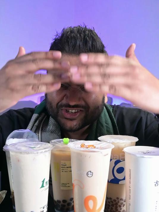 老外炫6杯网红珍珠奶茶,越贵越好喝嘛?