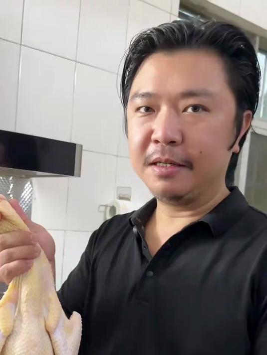 今天没有评委和大厨在场王老板给大家做一道钦州白切鸡家常做法