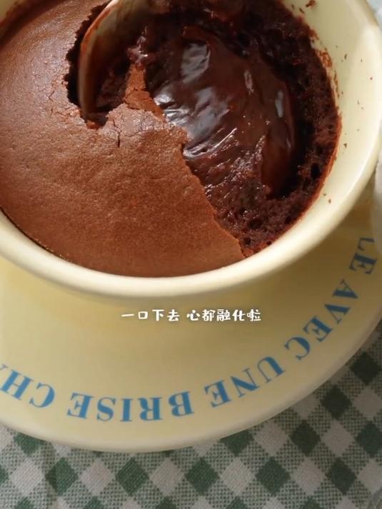 巧克力熔岩蛋糕|kua一勺流心巧克力,好浓郁~